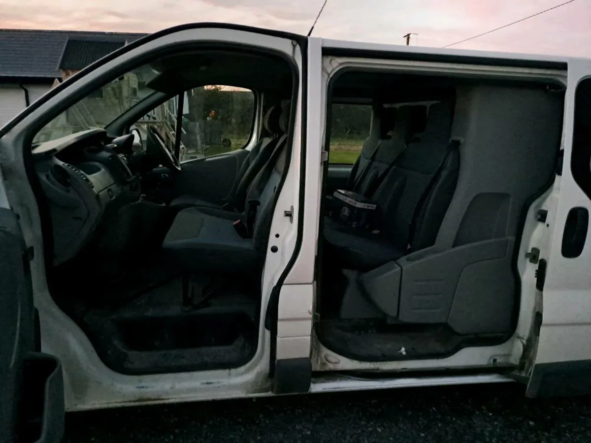 Renault trafic factory crew cab - Image 4