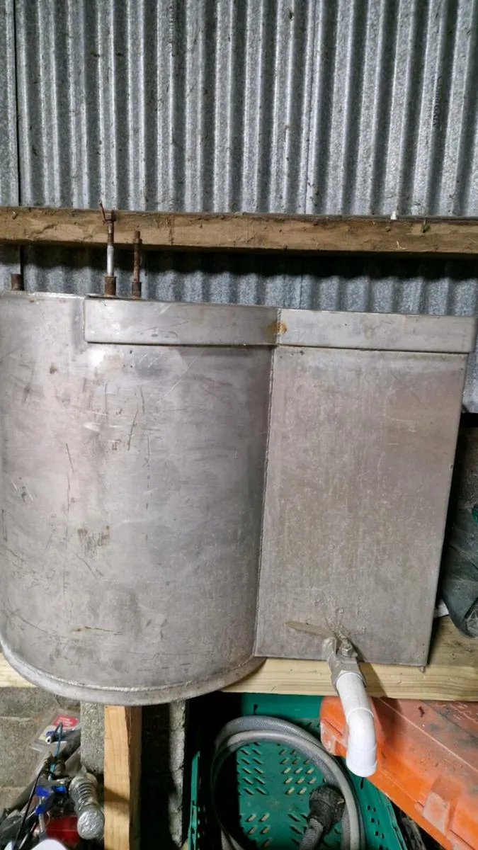 Calf feeding equipment - Image 2