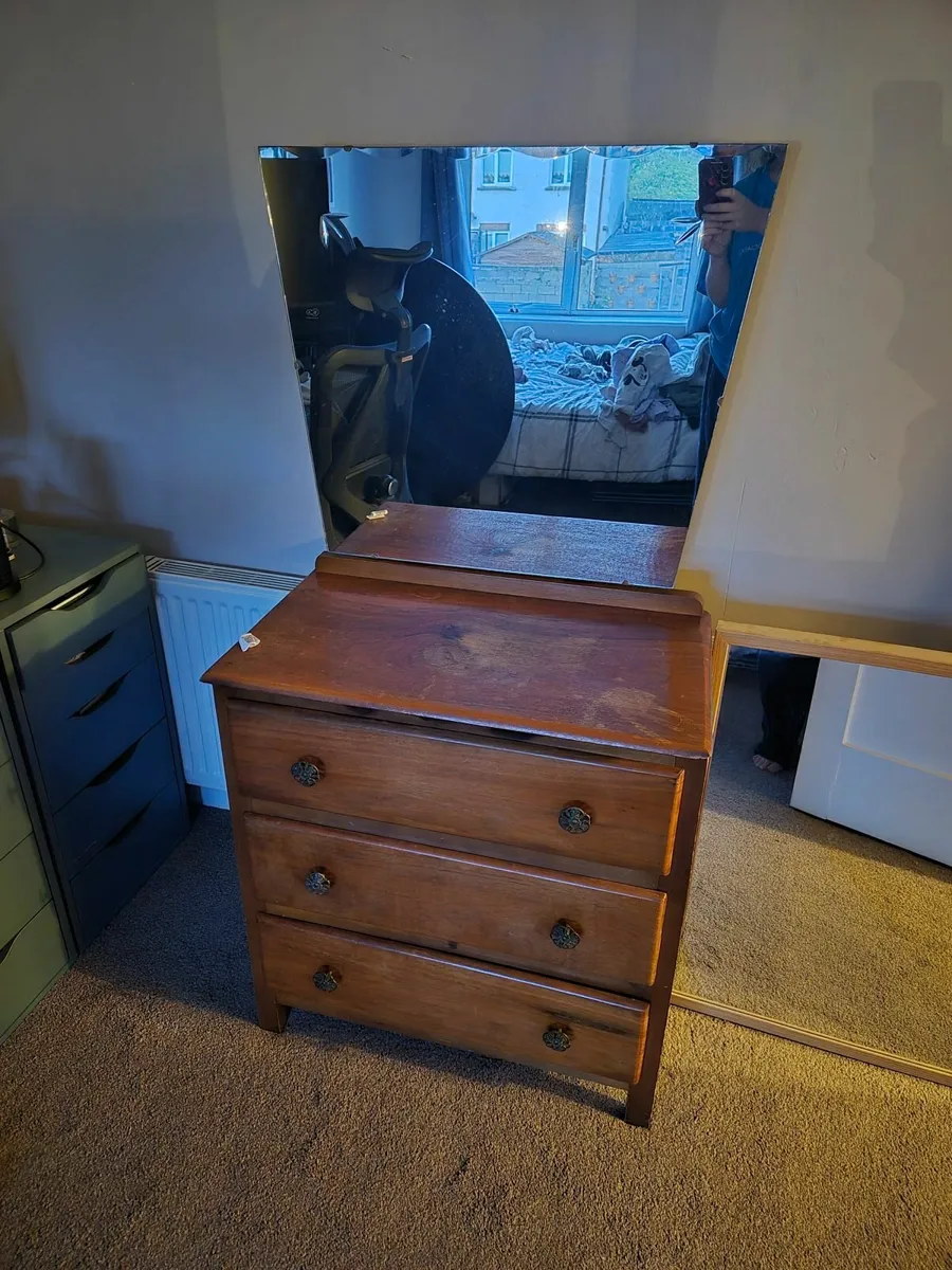 Dressing table - Image 1