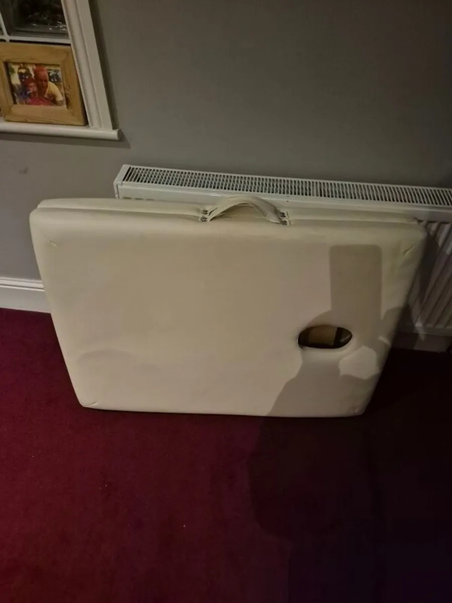 massage table - Image 2