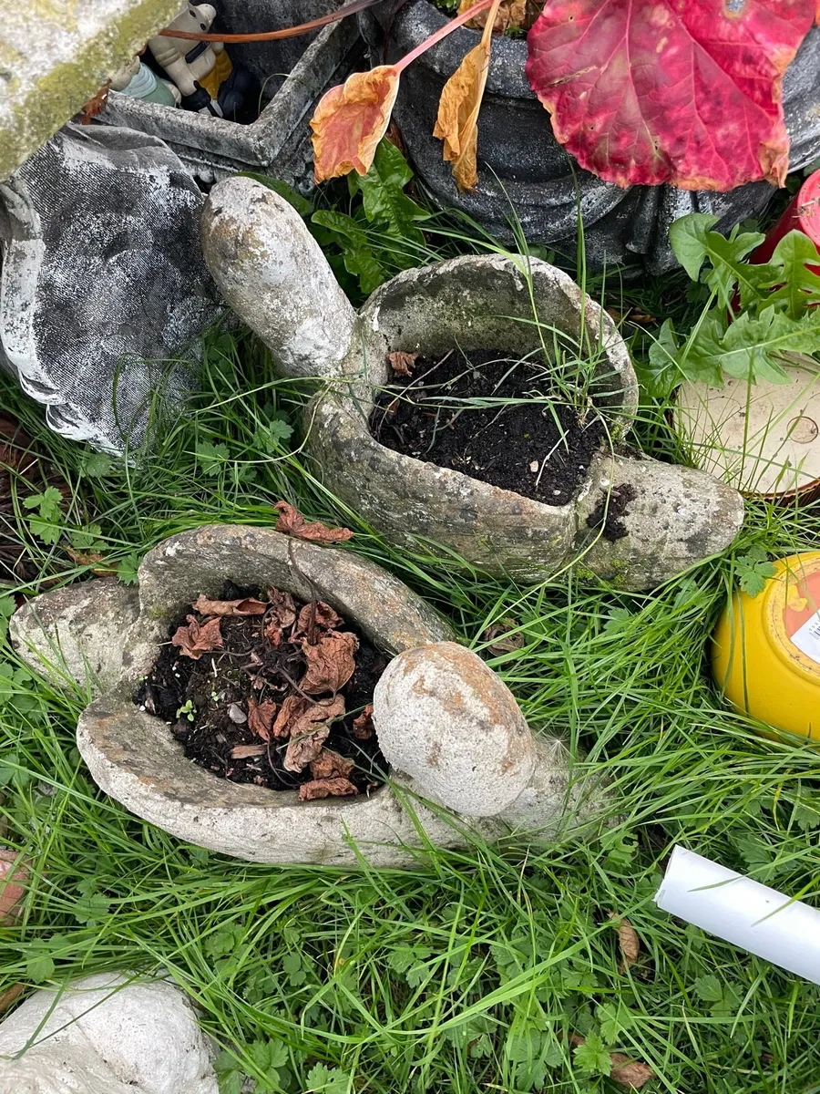 2 swans concrete flower pots - Image 2