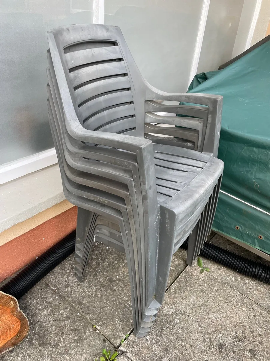 6 garden chairs - Image 1