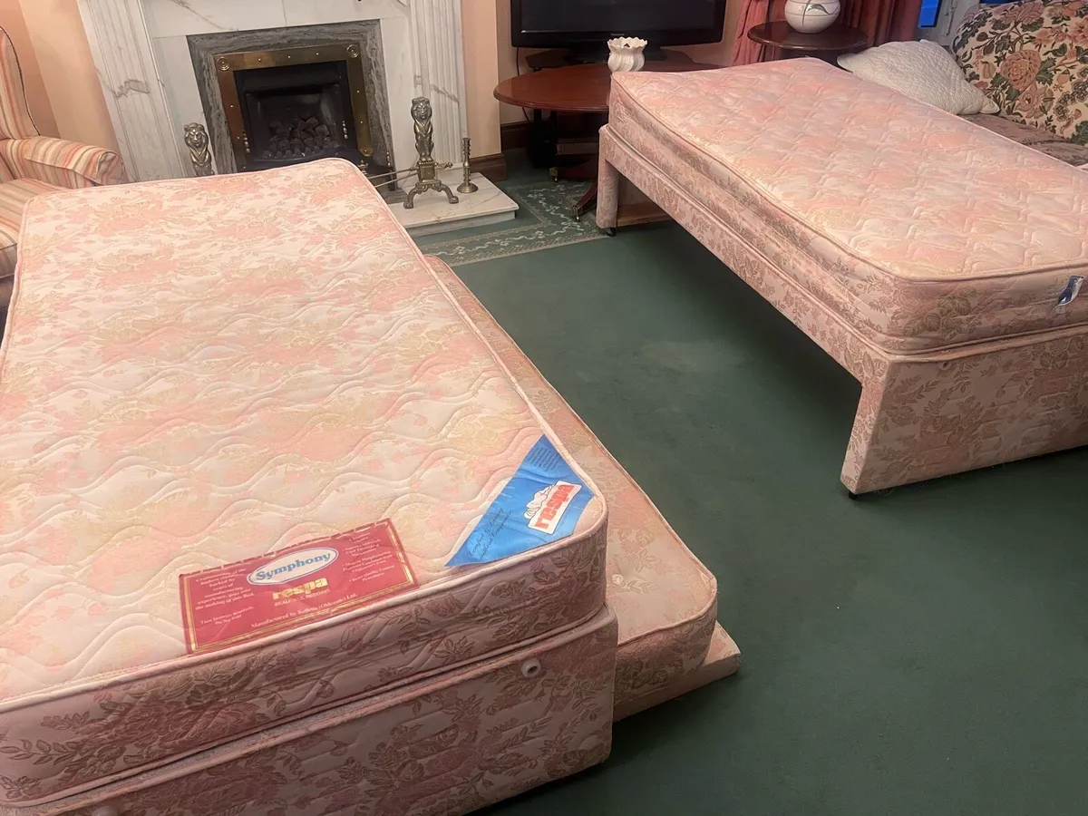 Single bed with pull out mattress and base x 2 - Image 2