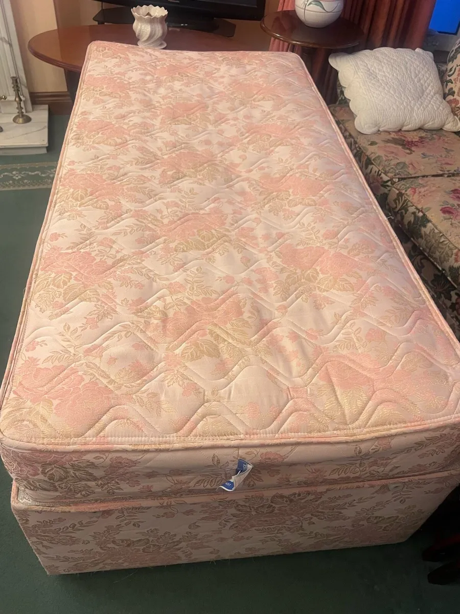 Single bed with pull out mattress and base x 2 - Image 3
