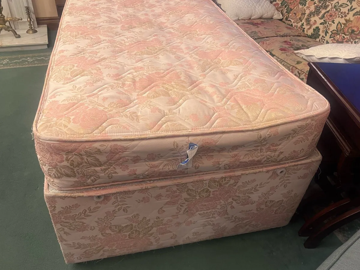 Single bed with pull out mattress and base x 2 - Image 4
