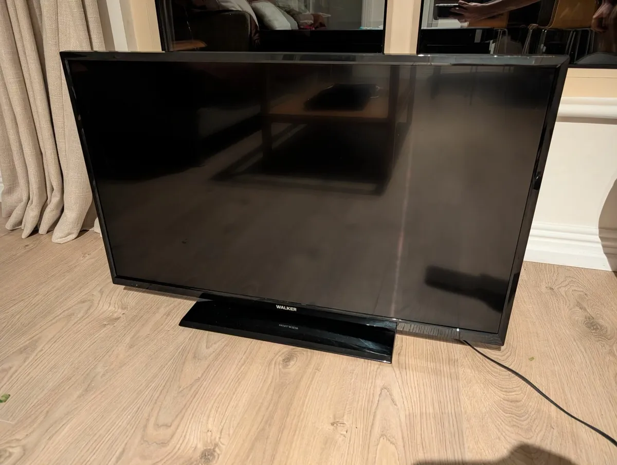 40" Walker TV - Image 1