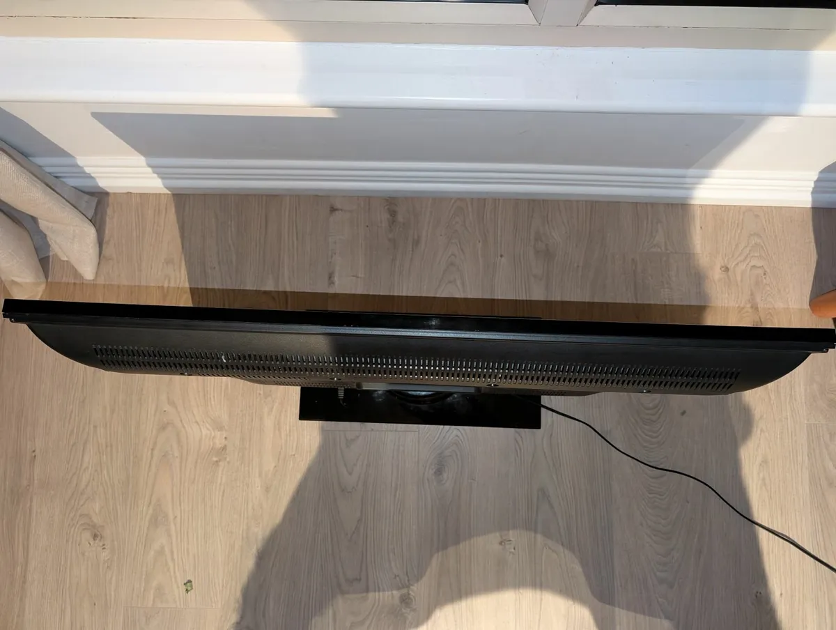 40" Walker TV - Image 2