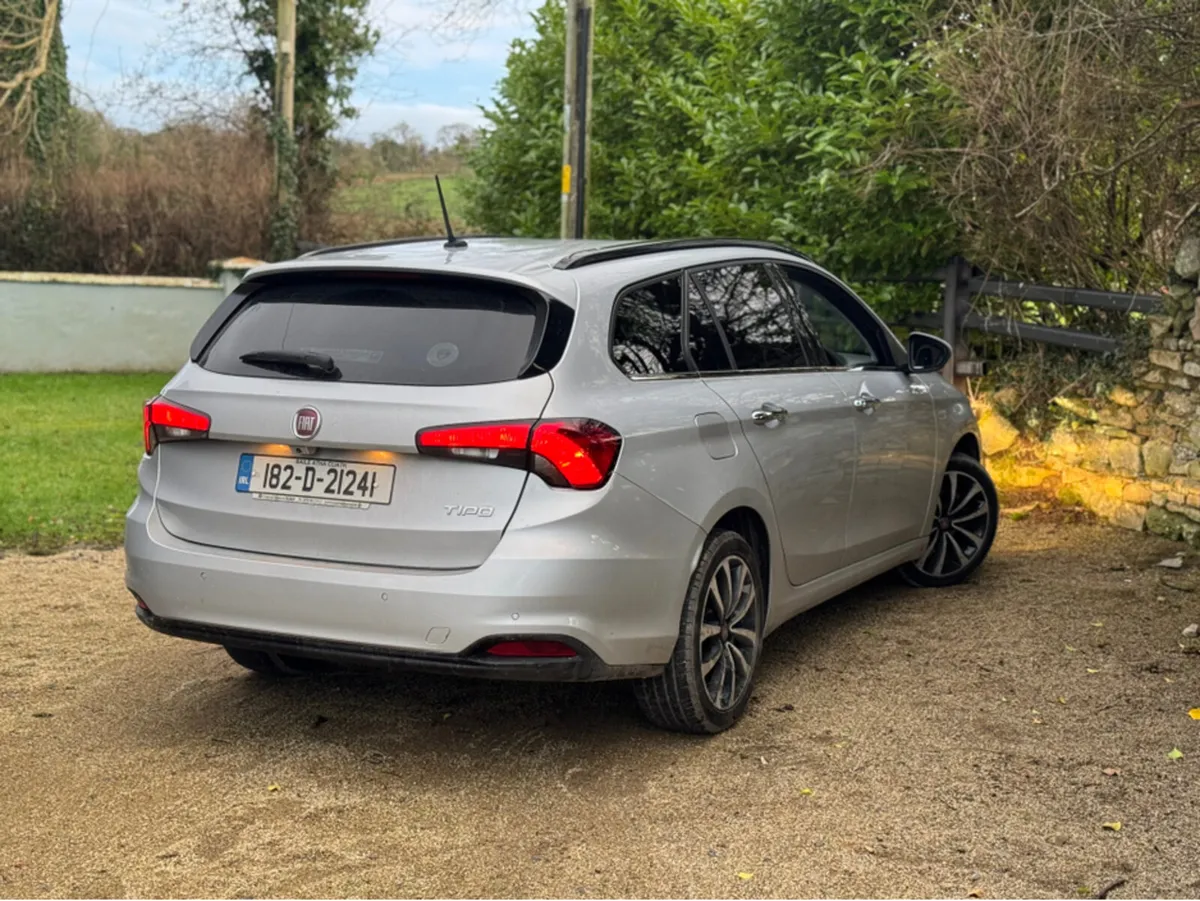 Fiat Tipo SW 1.6 MJ 120HP LOUNGE 5DR - Image 2