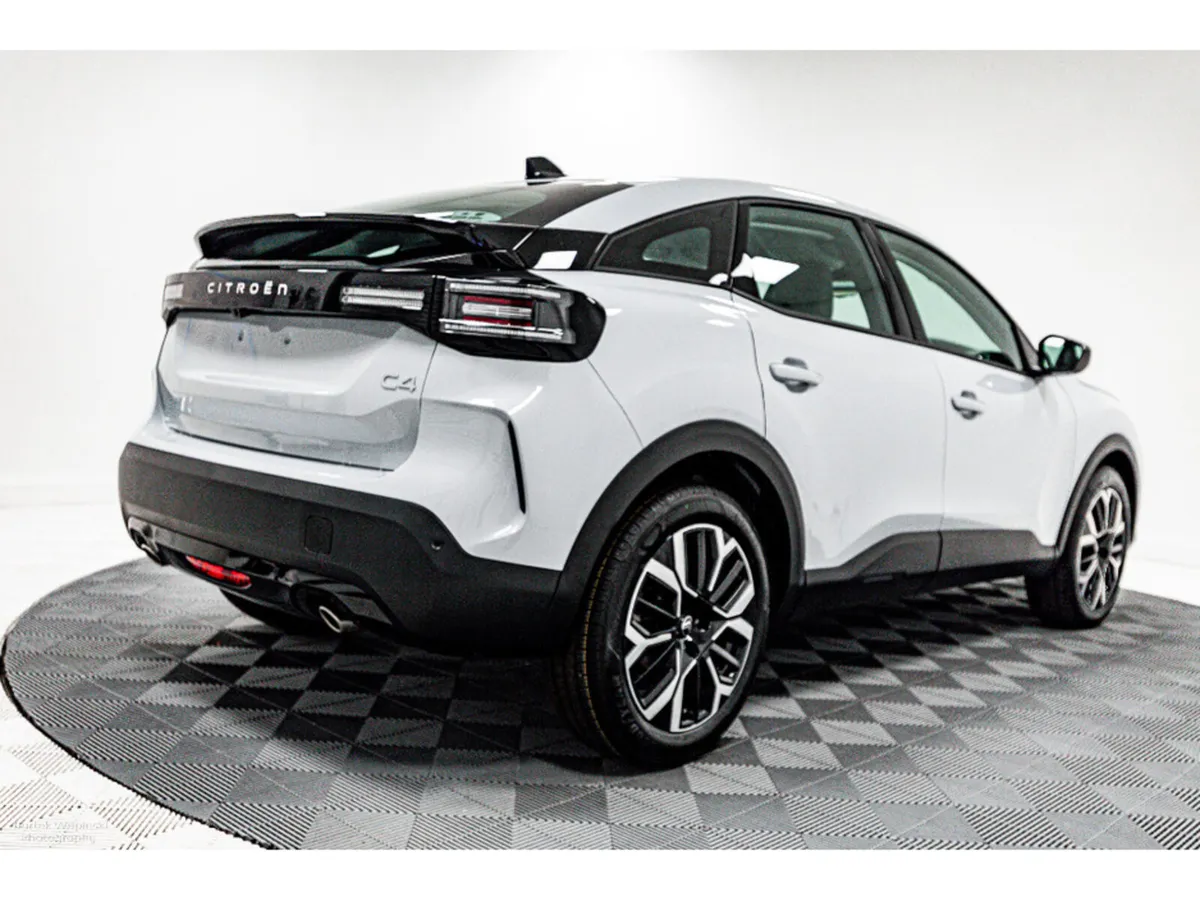 Citroen C4 PLUS Hybrid Auto 145HP - Image 3