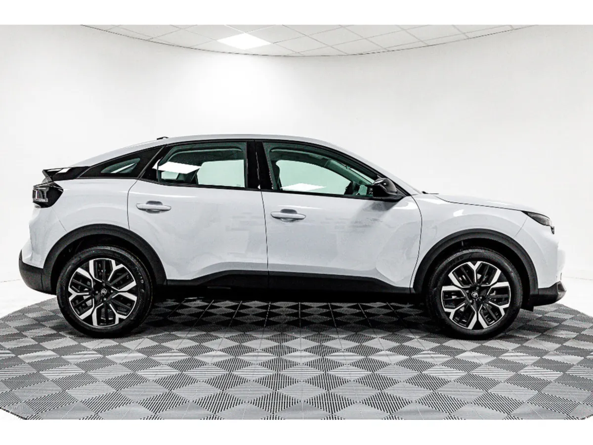 Citroen C4 PLUS Hybrid Auto 145HP - Image 4