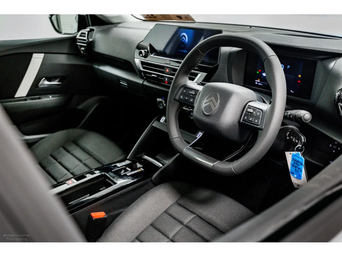 Citroen C4 PLUS Hybrid Auto 145HP - Image 2