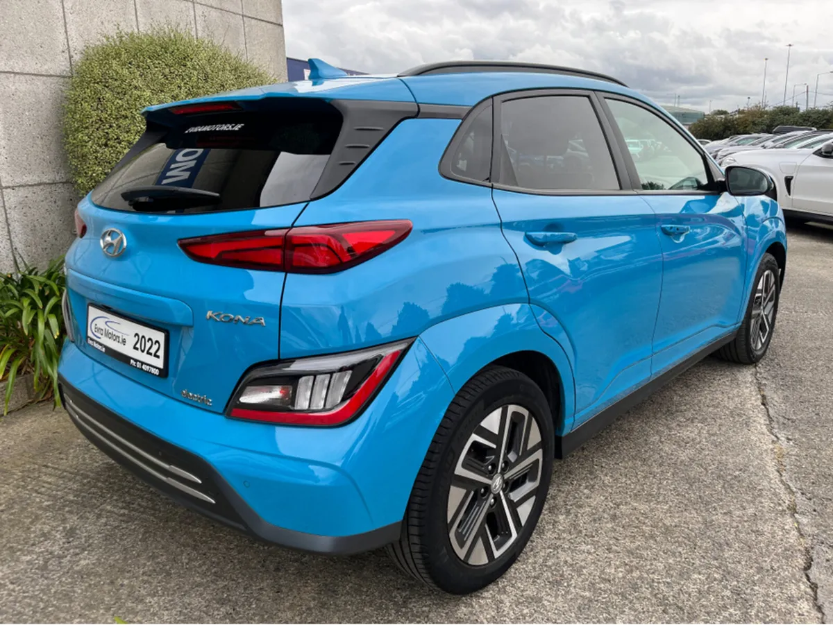 Hyundai KONA PREMIUM EV 64KWH //SAT NAV//REVERSE C - Image 4