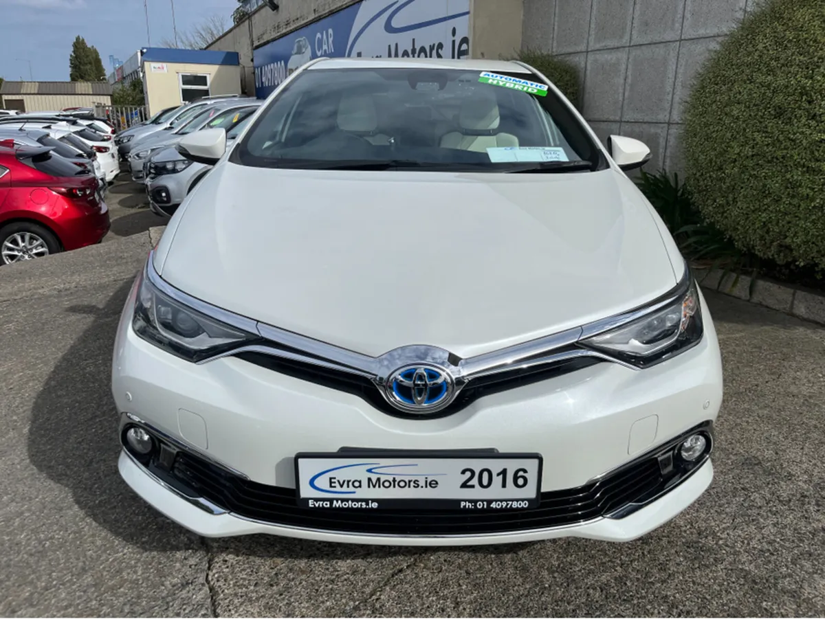 Toyota Auris G PACK AUTOMATIC 1.8 PETROL //LOW MIL - Image 2