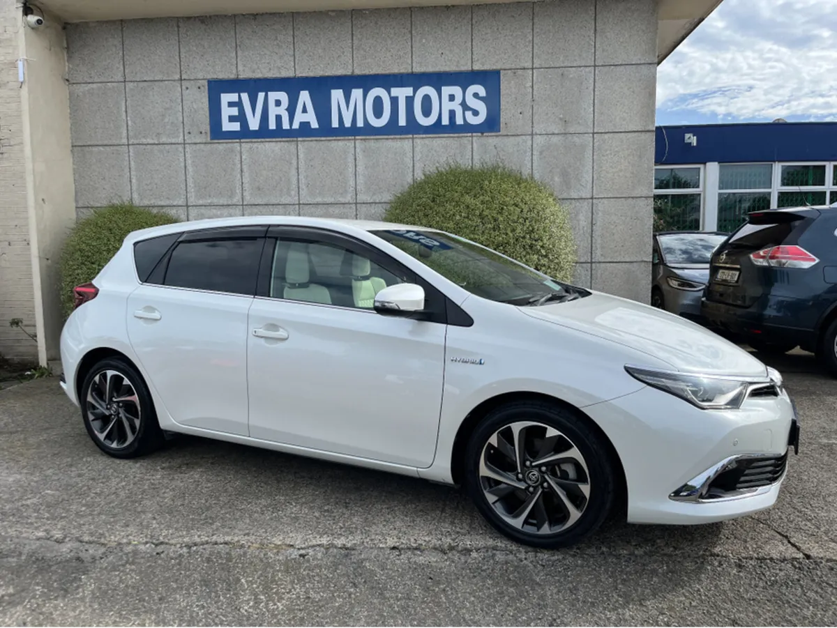 Toyota Auris G PACK AUTOMATIC 1.8 PETROL //LOW MIL - Image 3