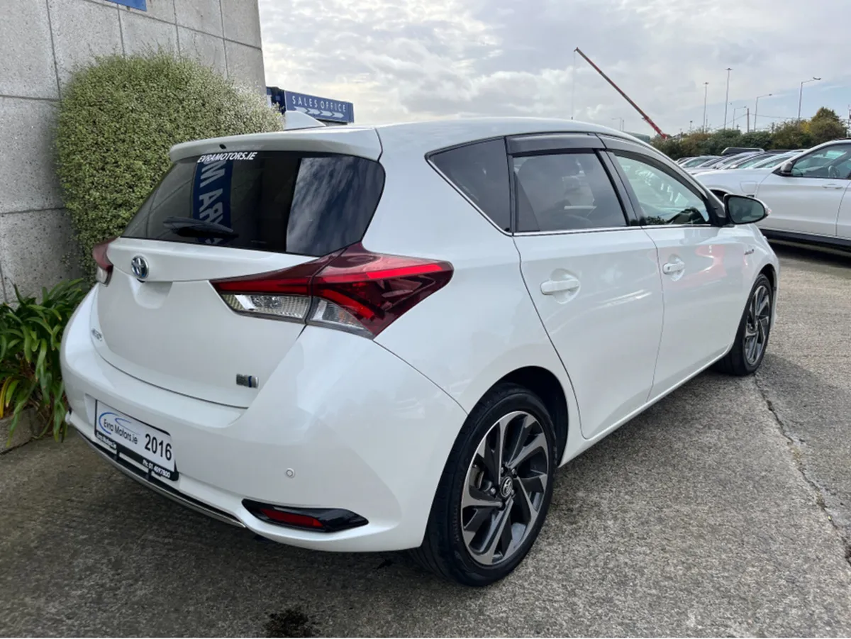 Toyota Auris G PACK AUTOMATIC 1.8 PETROL //LOW MIL - Image 4