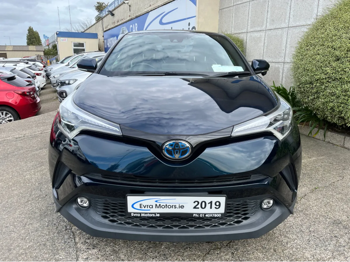 Toyota C-HR SOL AUTOMATIC HYBRID 1.8 PETROL //HIGH - Image 2