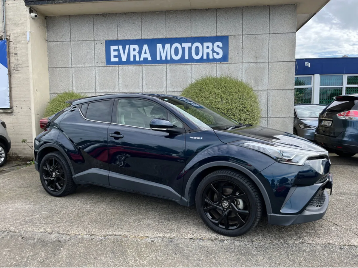 Toyota C-HR SOL AUTOMATIC HYBRID 1.8 PETROL //HIGH - Image 3