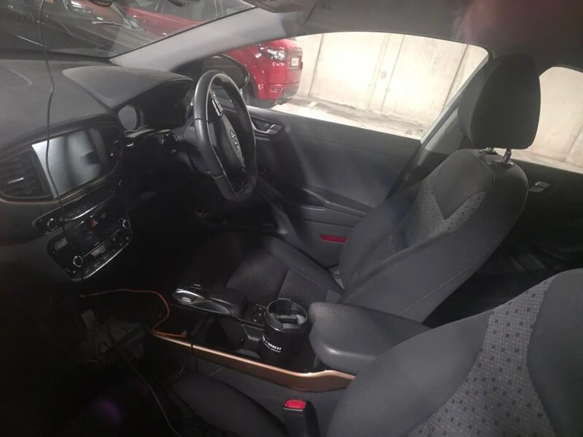 2018 Hyundai Ioniq - Image 2