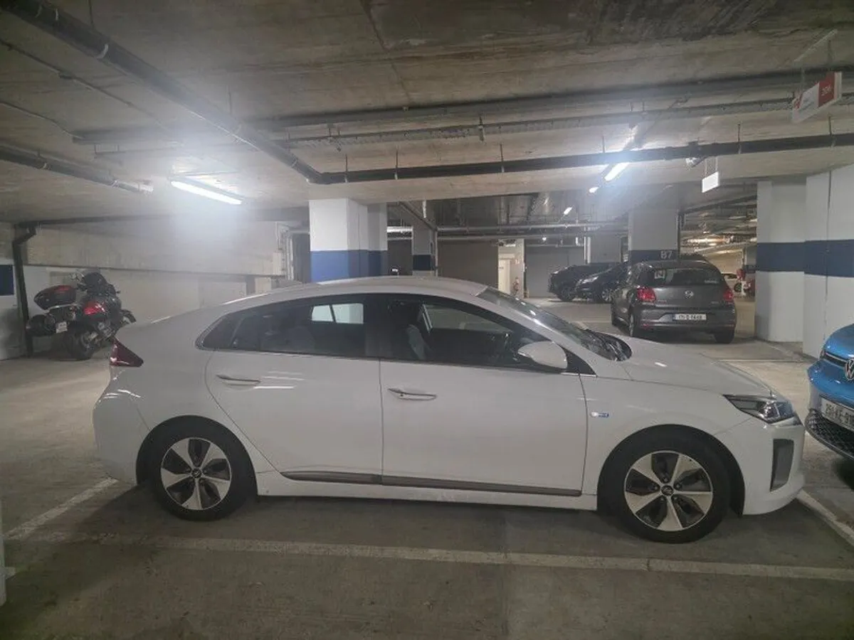 2018 Hyundai Ioniq - Image 3