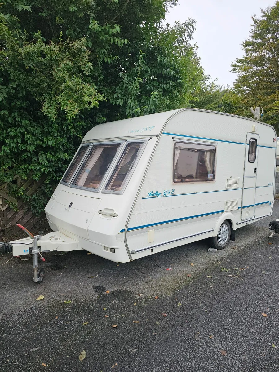 Compass rallye caravan - Image 1