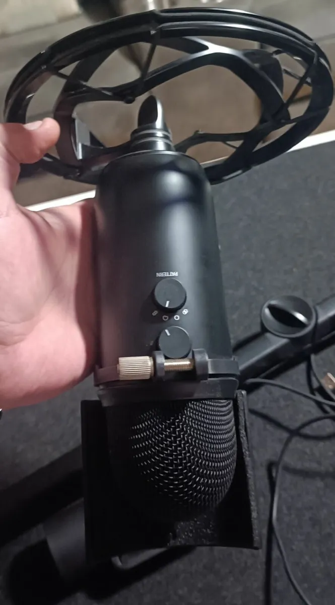 Logitech Blue Yeti USB Microphone with Boom Arm - Image 2
