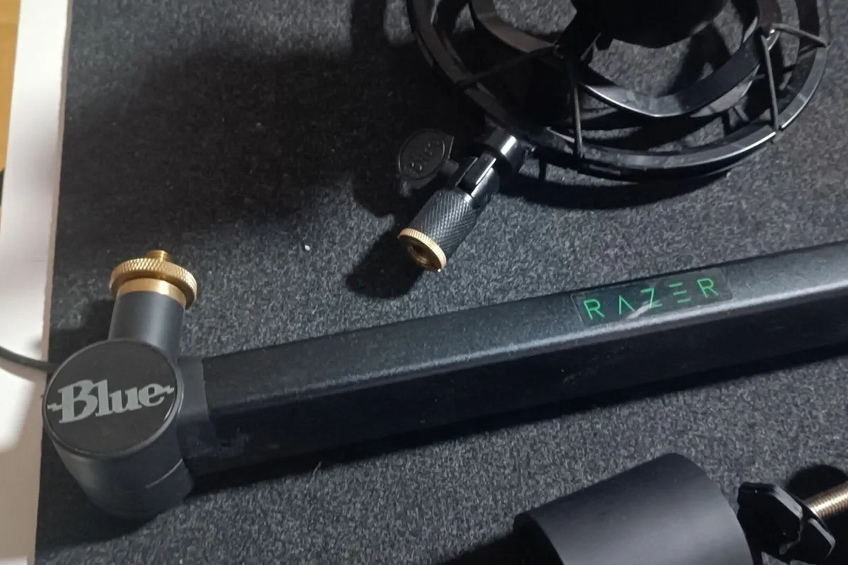 Logitech Blue Yeti USB Microphone with Boom Arm - Image 4