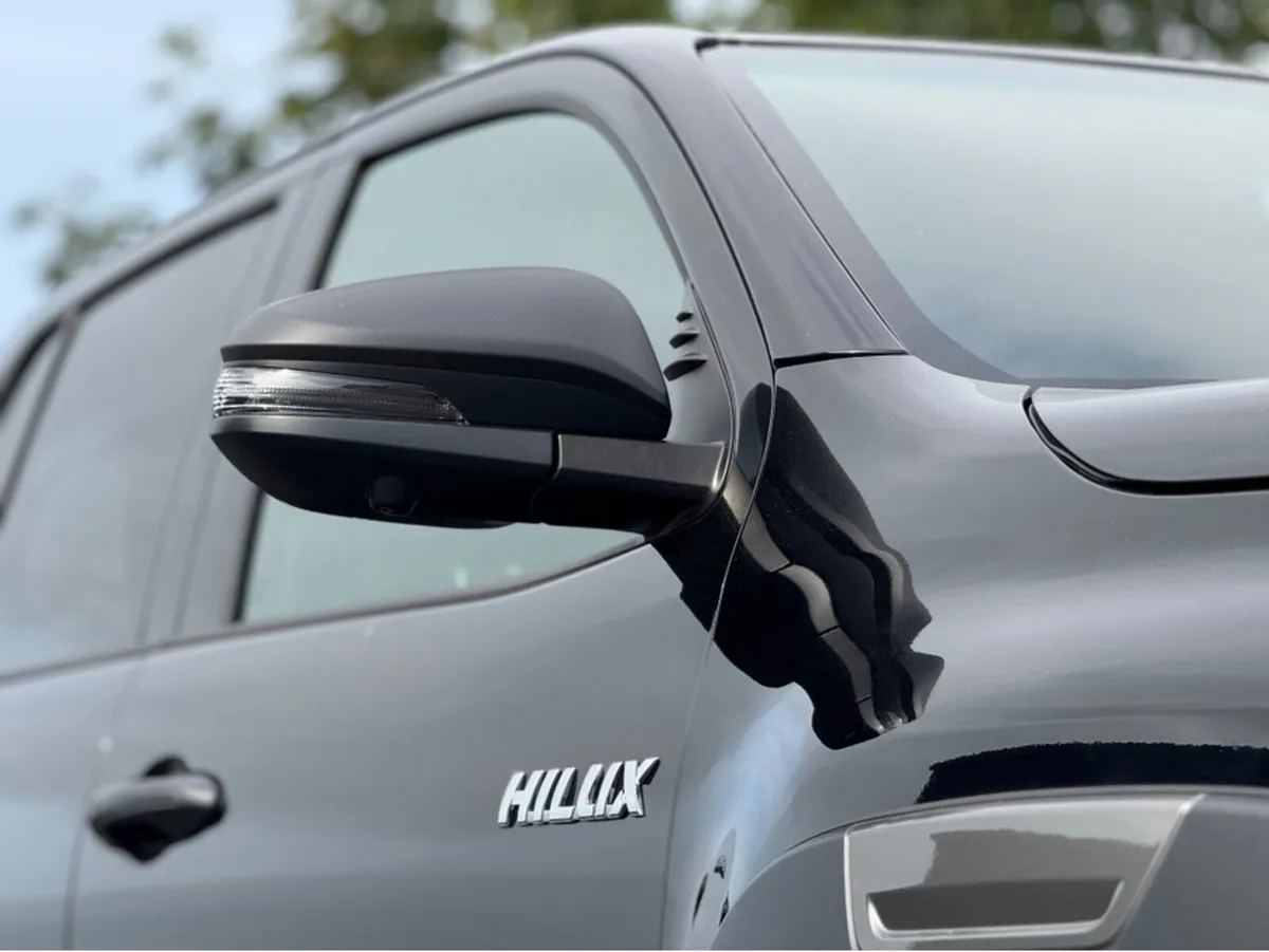Toyota Hilux DIESEL RARE INVINCIBLE X 4WD - Image 4