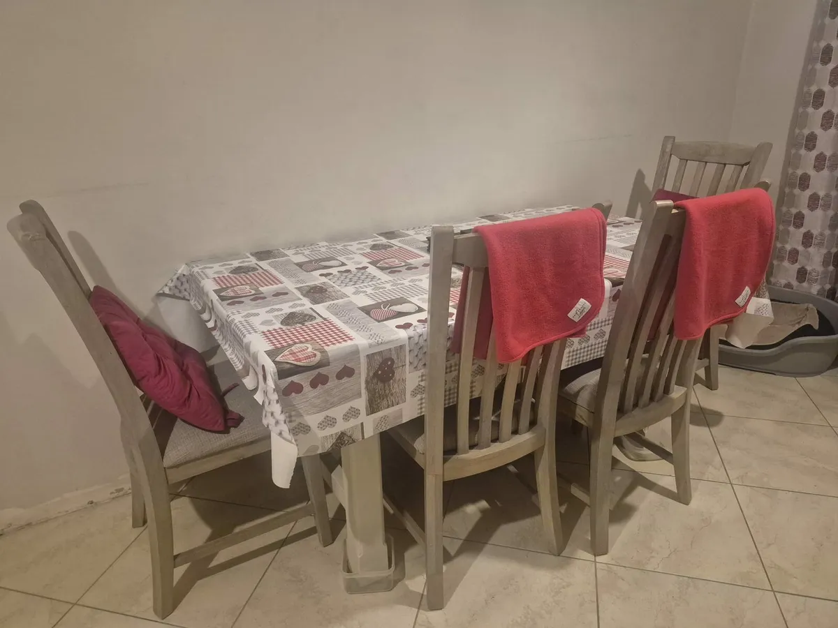 4 Seater Dining table - Image 2