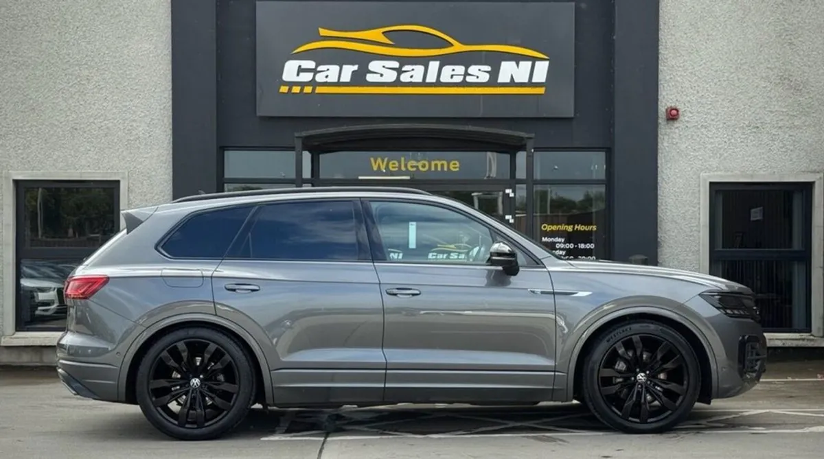Volkswagen Touareg 3.0 TDI V6 Black Edition SUV 5 - Image 3