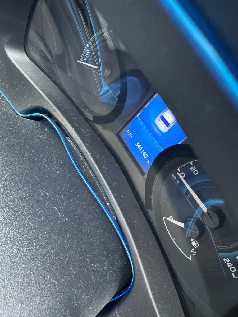Toyota Auris 2013 - Image 2