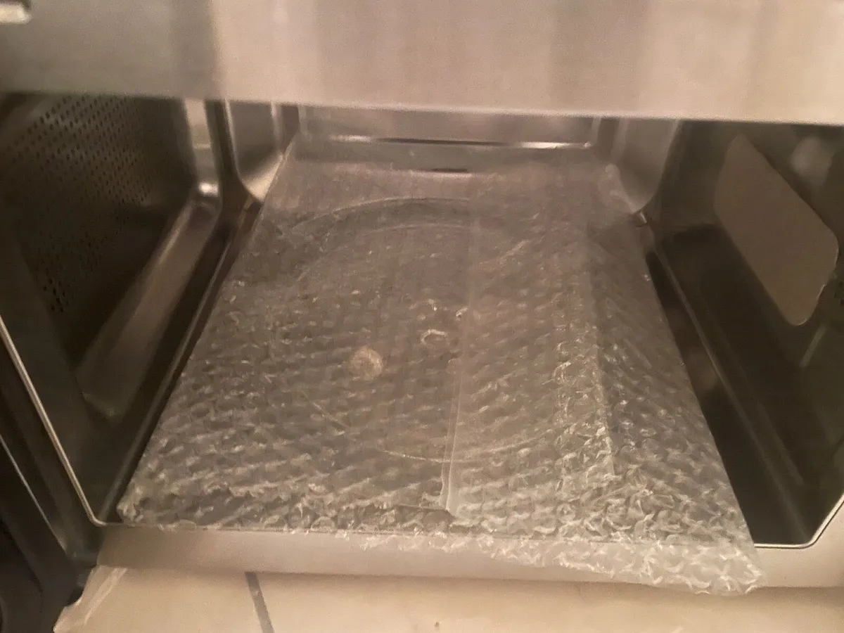 New Microwave - Image 4