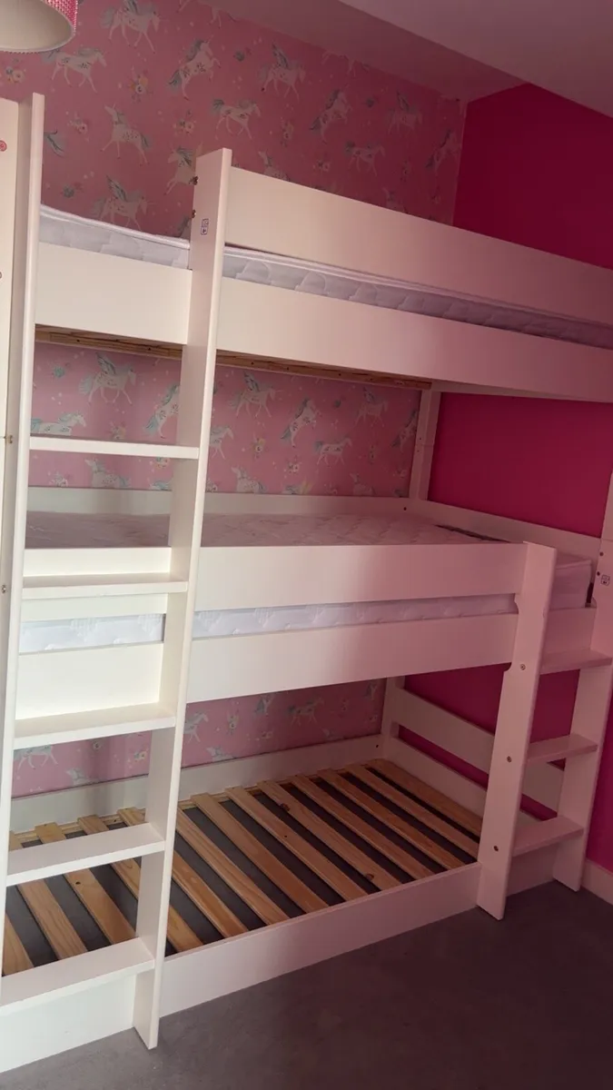Triple bunk bed with mattresses - Image 2