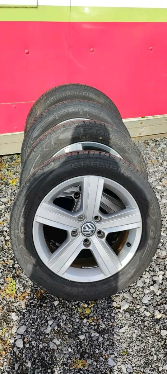 Alloys with very good tyres - Image 1
