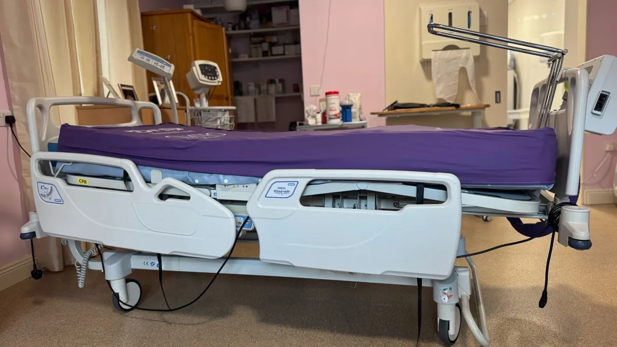 Hill-Room Electric Hospital Bed with DHC Air Mattr - Image 2