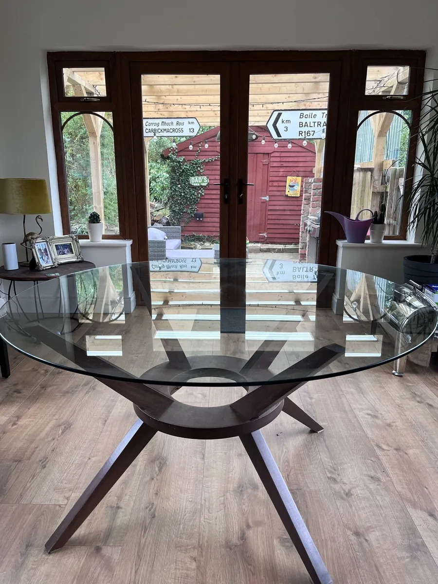 Dining table - Image 1