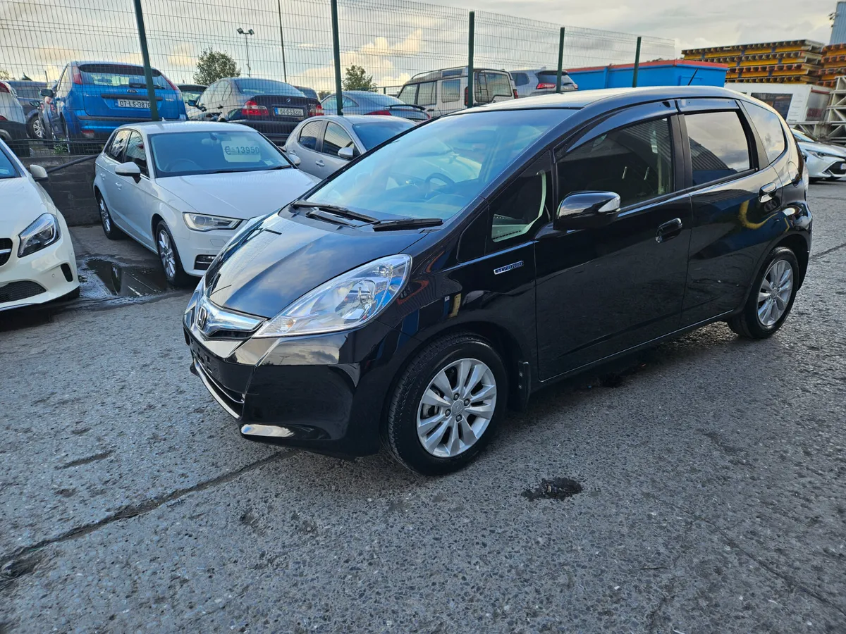 2012 Honda Fit 1.3 Hybrid Automatic - Image 3
