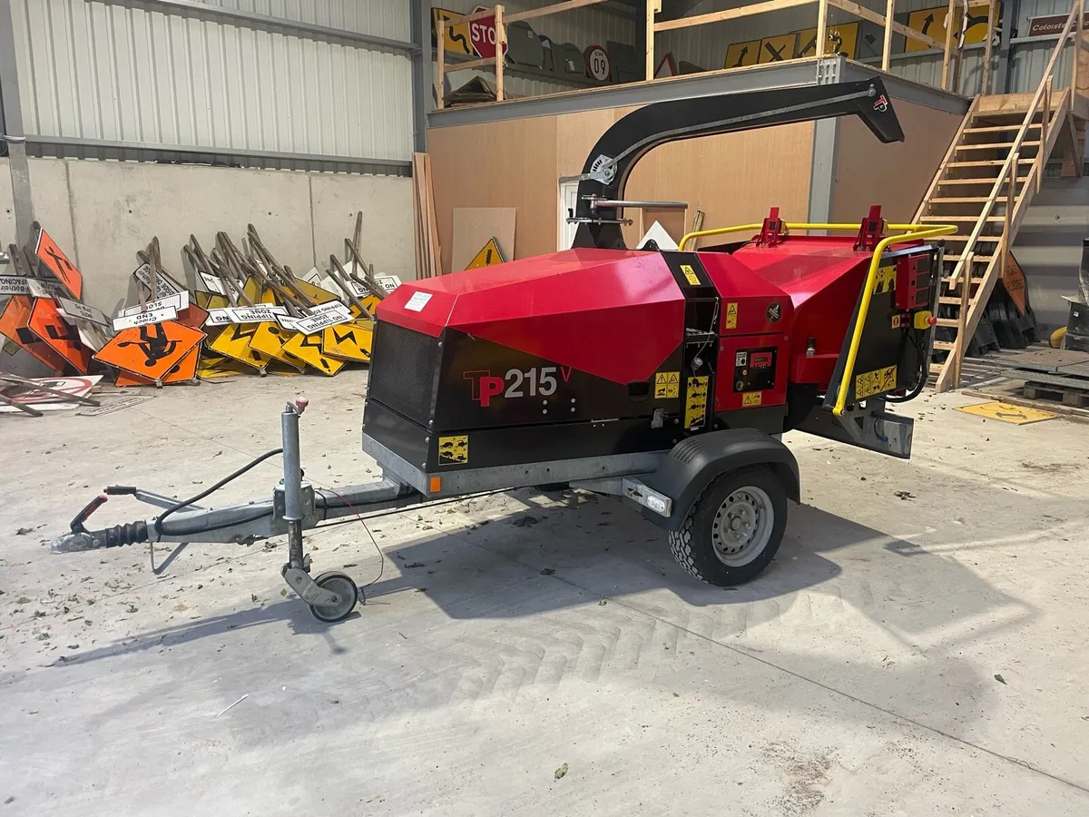 TP 215 wood chipper - Image 1