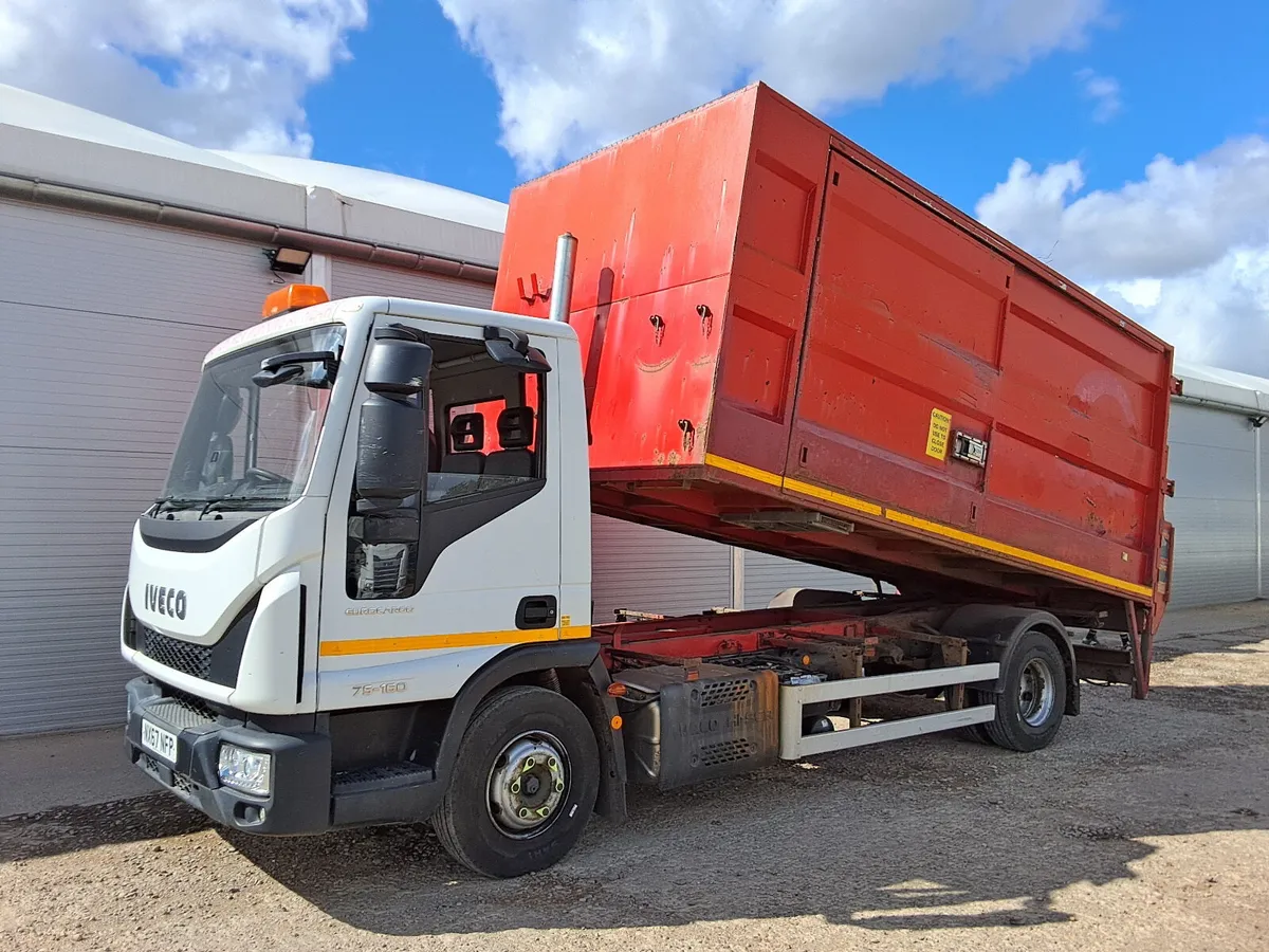 2017 Iveco 7.5 ton steel bulk tipper Barn doors - Image 1