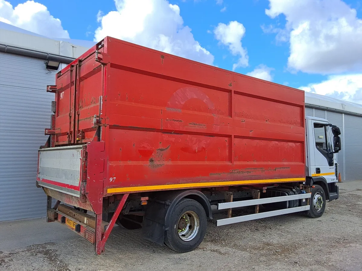 2017 Iveco 7.5 ton steel bulk tipper Barn doors - Image 3