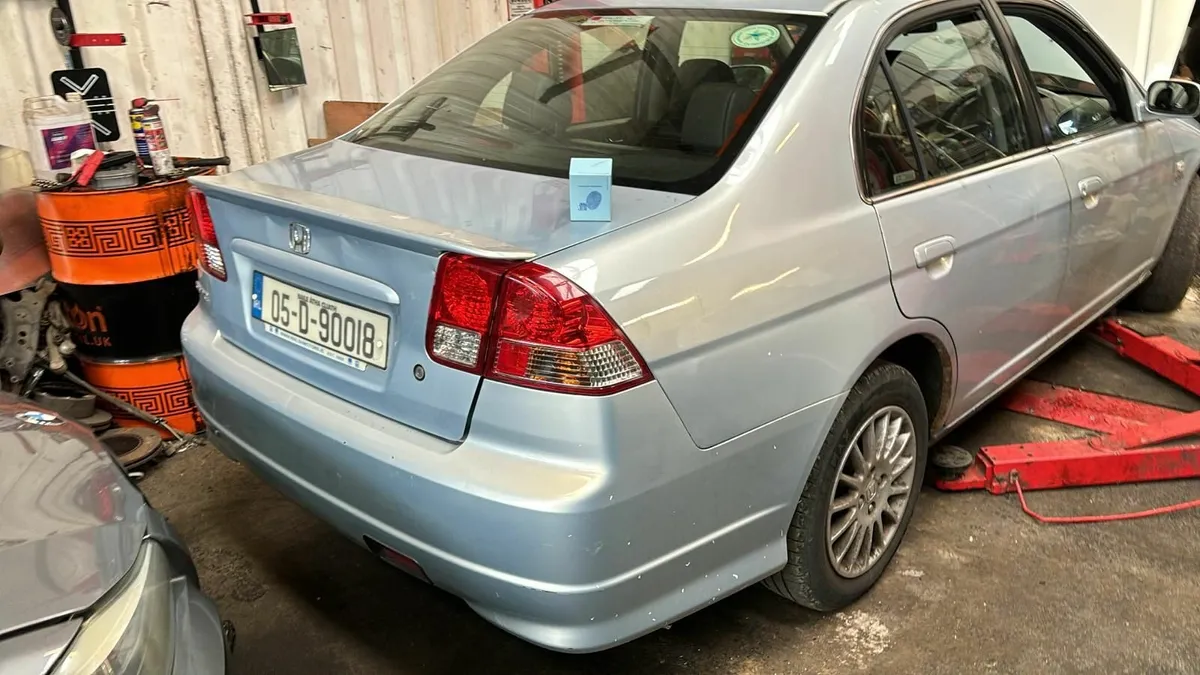 Honda Civic 2005 - Image 1