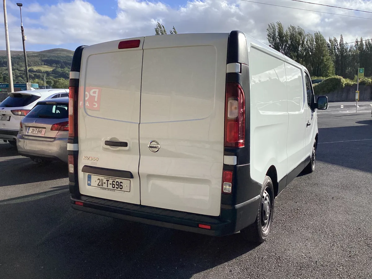 Nissan NV300 ** 1 OWNER * SAT NAV - Image 4