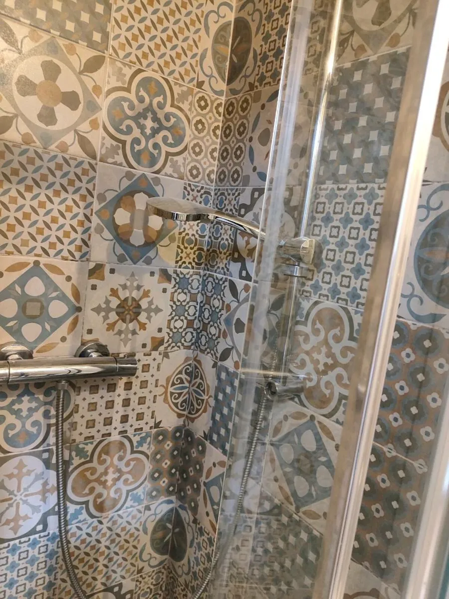 Shower bifold door - Image 2