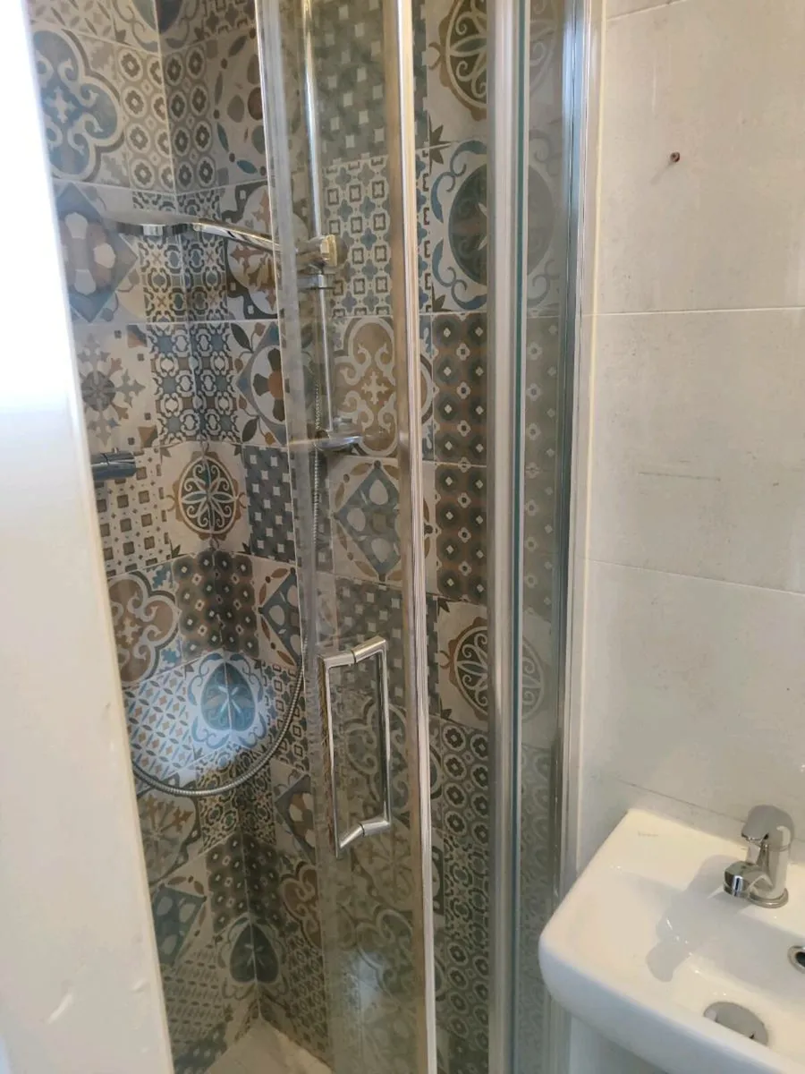 Shower bifold door - Image 4