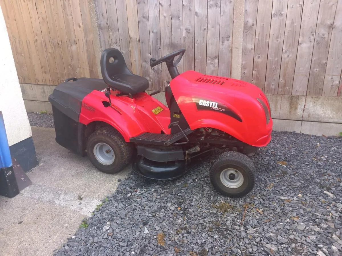 Ride on lawnmower - Image 1