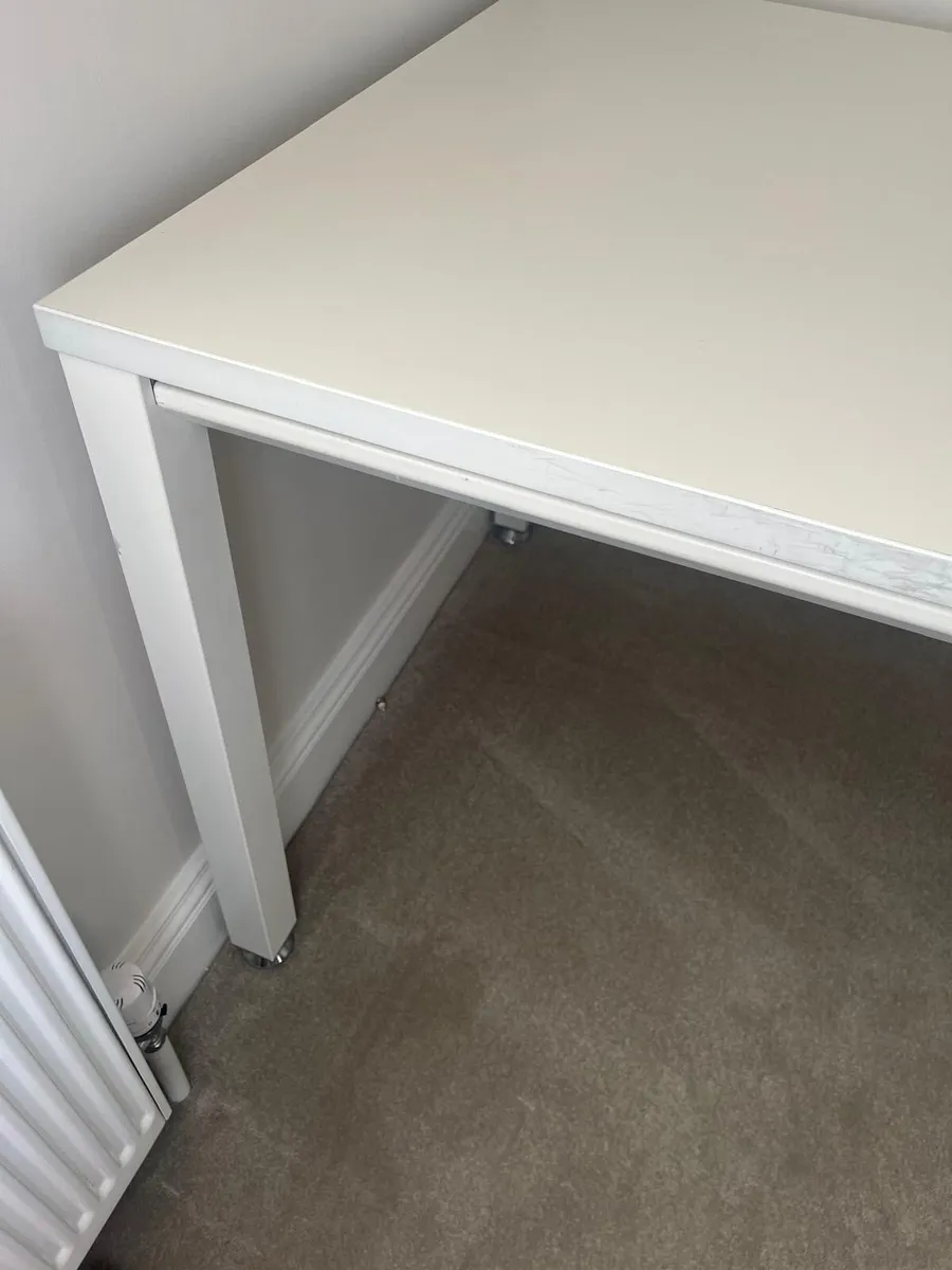 A desk - Image 3