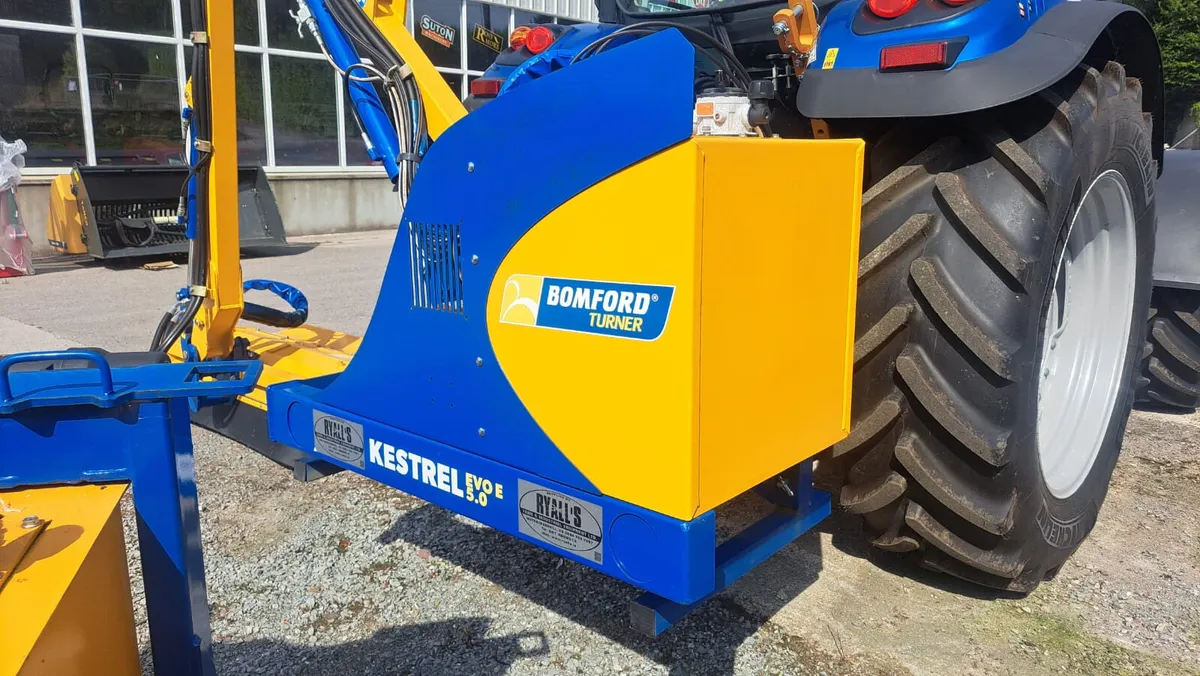 Bomford Kestral E Hedge Cutter - Image 2