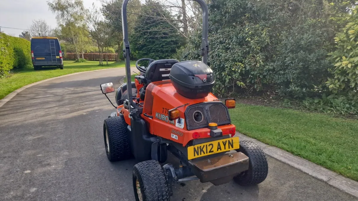 Kubota F3680 leaf blower ride on mower unit - Image 4