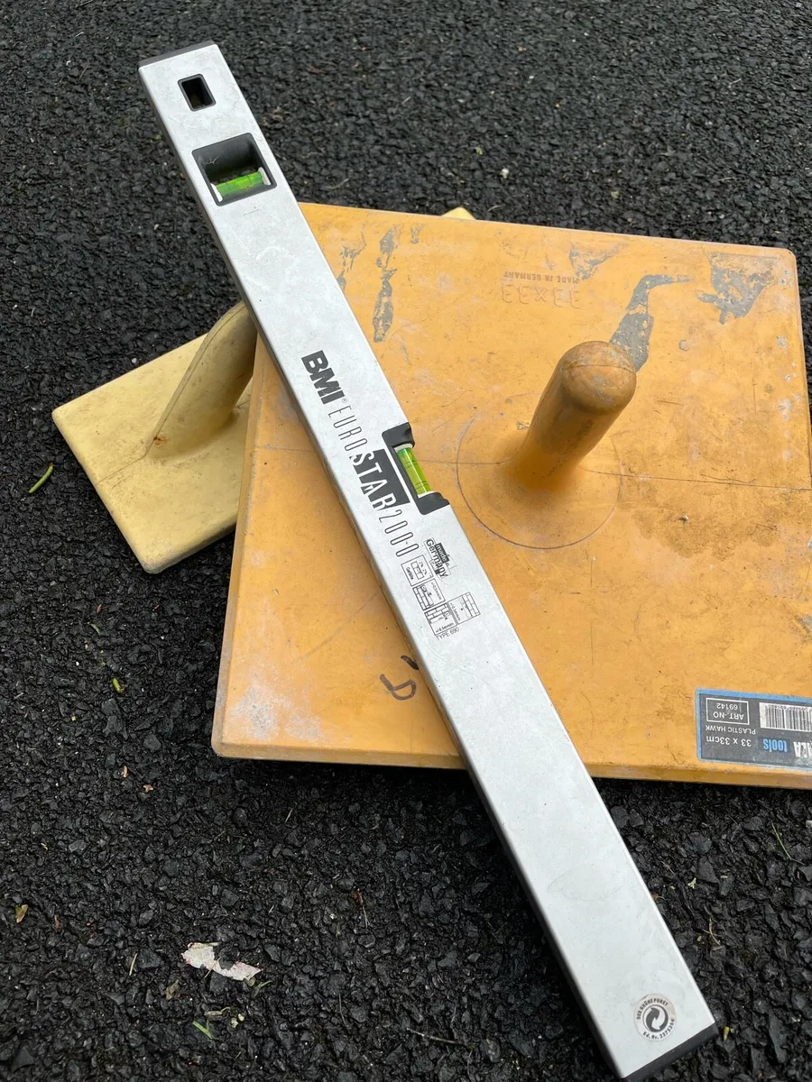 Plastering Hawk, float & 2ft level - Image 1