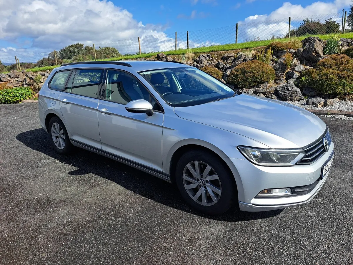 Volkswagen Passat 2015 - Image 2