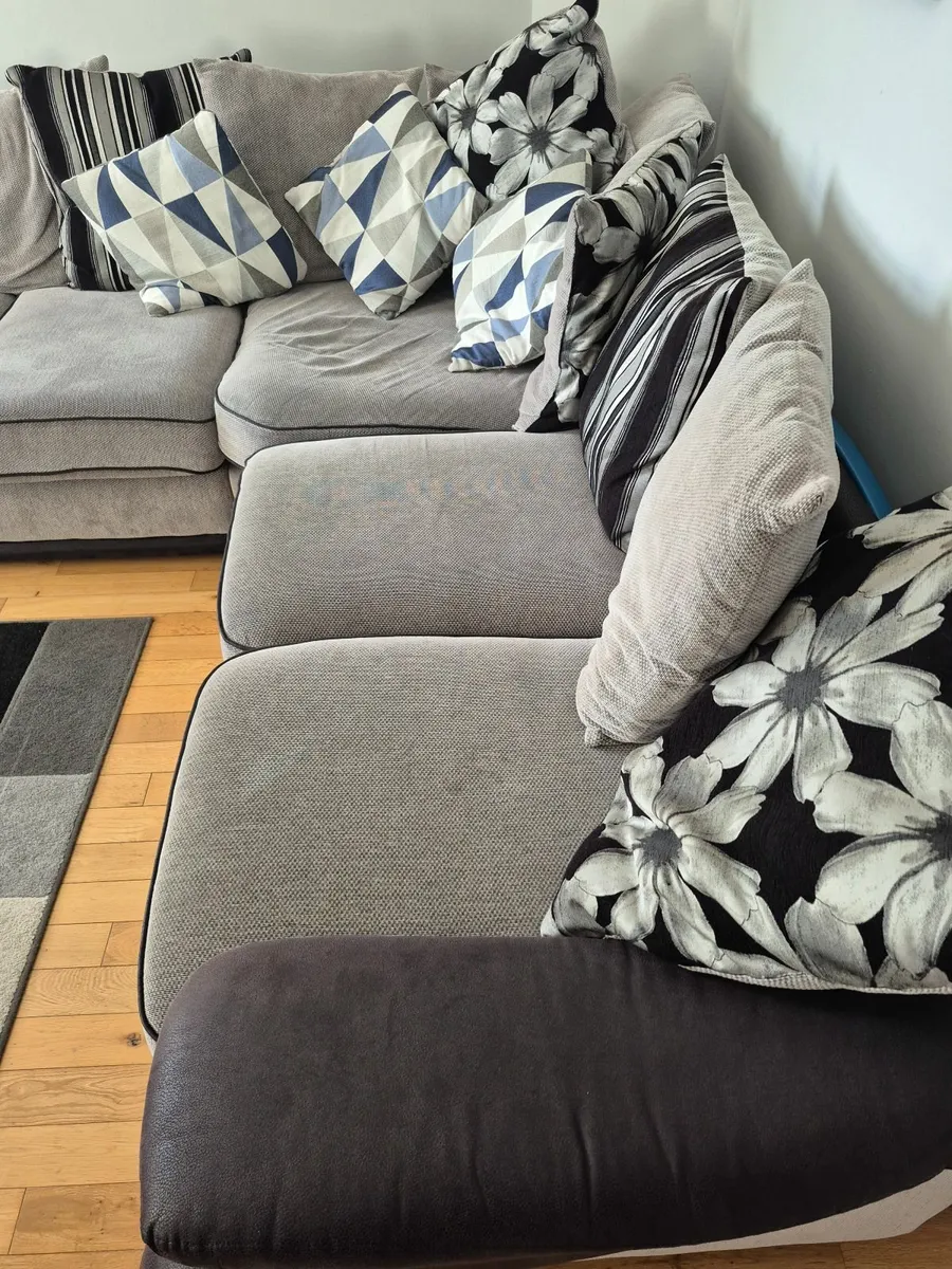 Couch - Image 2